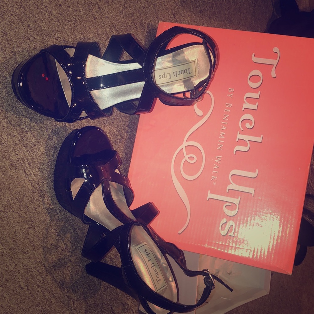 Cute women’s 4 inch heels! 💋